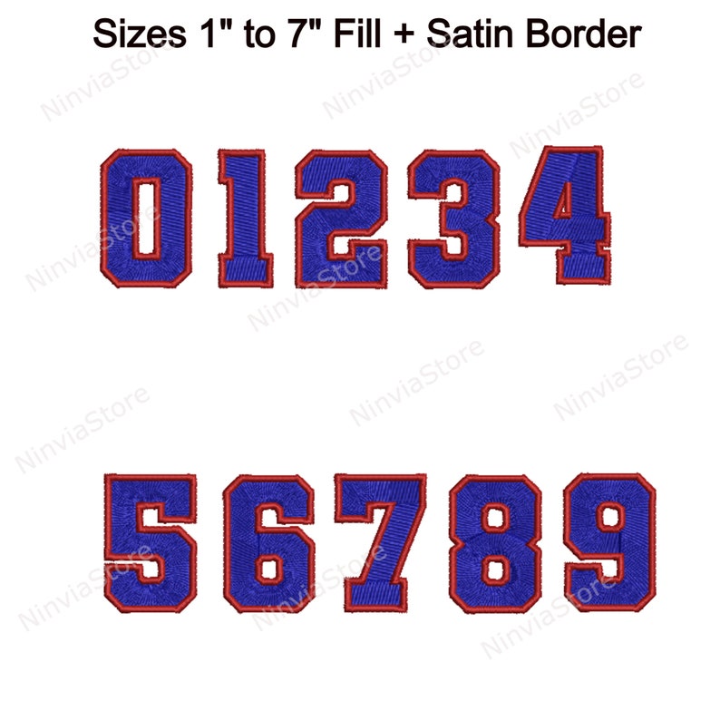 Op de afbeelding: Geborduurde cijfers 0 tot en met 9 in blauw met een rode satijnen rand. De cijfers zijn in een vetgedrukt, blokachtig lettertype. De cijfers zijn van 1 tot 7 inch groot.