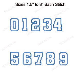 K&ouml;nnte beinhalten: Ein Satz wei&szlig;er Zahlen mit blauer Umrandung von 0 bis 9 in einer College-Schriftart. Die Zahlen sind 1,5 Zoll bis 8 Zoll gro&szlig; und f&uuml;r Satinstich-Stickerei bestimmt.