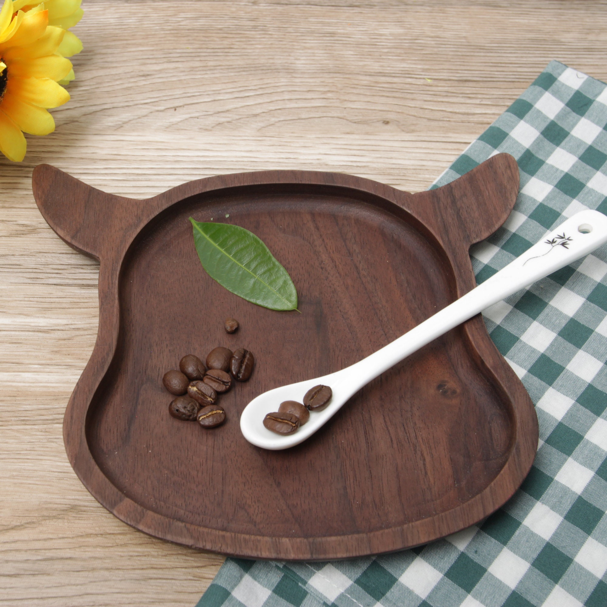 Petite Assiette en Bois Mignon - de Noyer Forme Vache Idéal Pour Les Enfants