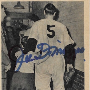 Joe DiMaggio, Hall of Fame, Signed 3.75x6.5 Original Sport Magazine Clip 1952