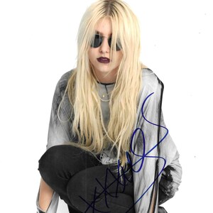 Taylor Momsen Signed - Etsy