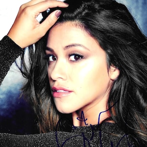 Gina Rodriguez, Signed 8x10 Photograph