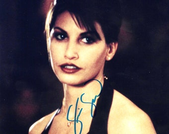 Gina Gershon, Signed 8x10 Photograph