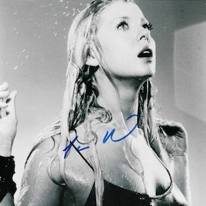 Tara Reid, Signed 8x10 Photograph