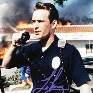 Luke Perry, Normal Life, signierte Fotografie 20x30