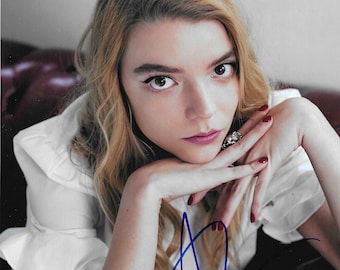 アニャ・テイラー＝ジョイのサイン入り8x10 クイーンズ・ギャンビット