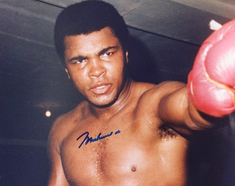 Muhammad Ali, Signed 16x20 Photograph