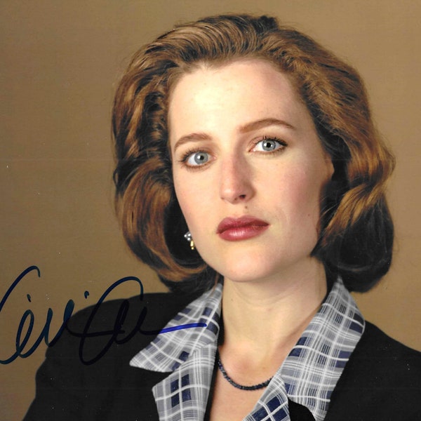 Gillian Anderson, Signed 8x10 Photograph