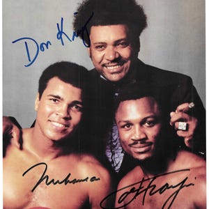 Fotografía firmada de 8x10 de Muhammad Ali, Joe Frazier y Don King