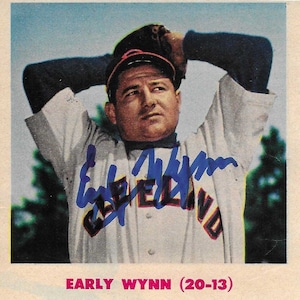 Early Wynn, Hall of Fame, Signed 3.75x3.75 Original Sport Magazine Clip 1952