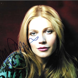 Gwyneth Paltrow, Signed 8x10 Photograph
