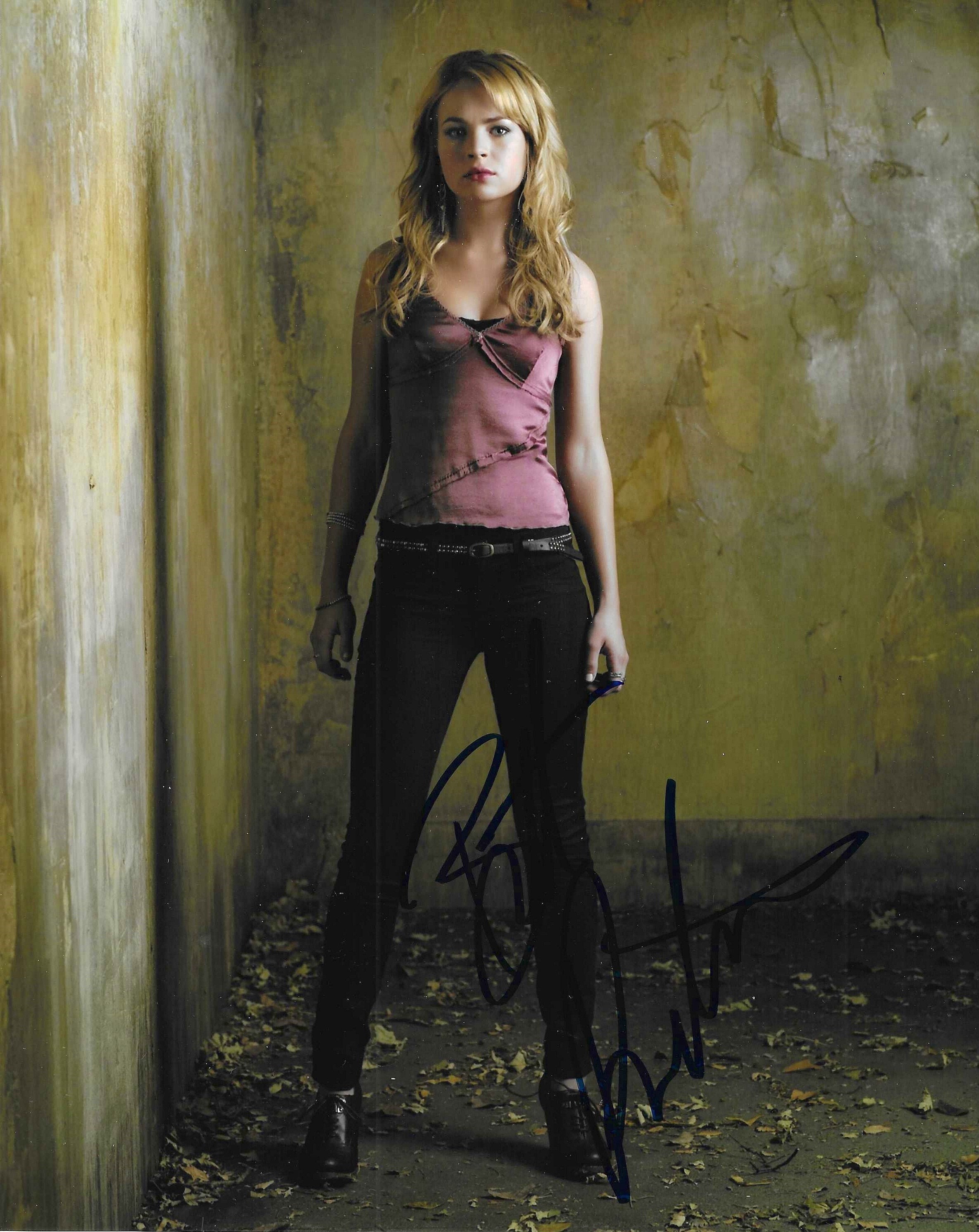 Britt Robertson, Signed 8x10 Photograph, image size:2369x2980