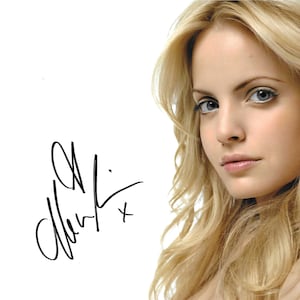 Mena Suvari, Signed 8x10 Photograph