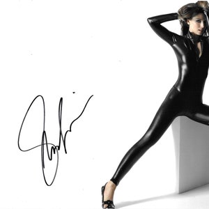Shania Twain, Signed 8x10 Photograph