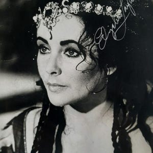 Signed Photograph Elizabeth Taylor - Etsy