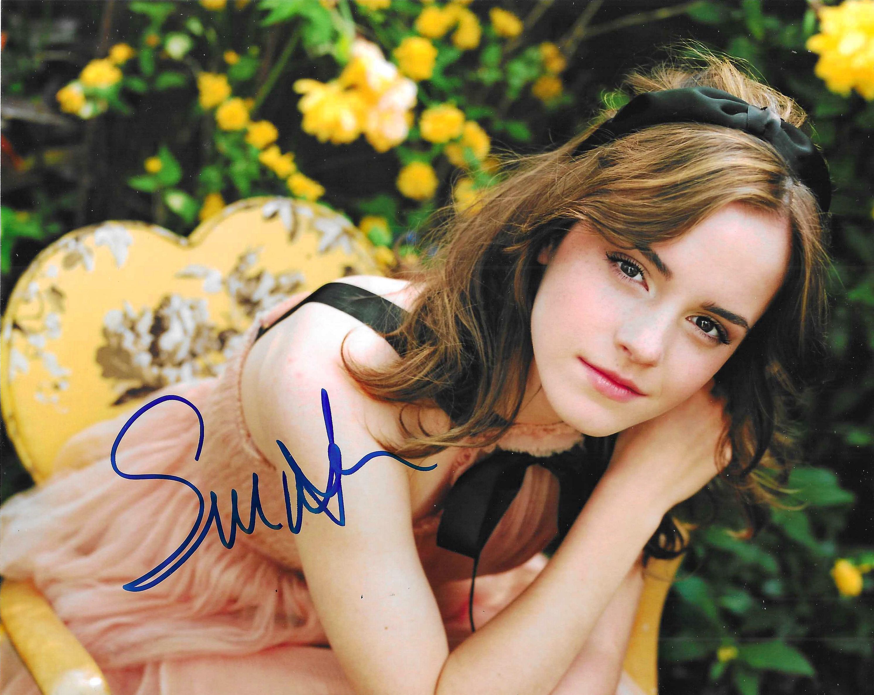 エマ・ワトソン直筆サイン入り2Lサイズ写真…Emma Watson… エマ・ワトソン直筆サイン入り2Lサイズ写真…Emma Watson… - メルカリ