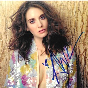 Alison Brie, Signed 8x10 Photograph