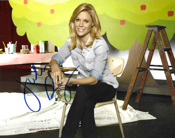 Julie Bowen, Modern Family, Signed 8x10 Photograph