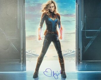 ブリー・ラーソン『キャプテン・マーベル』直筆サイン入り11x17映画
