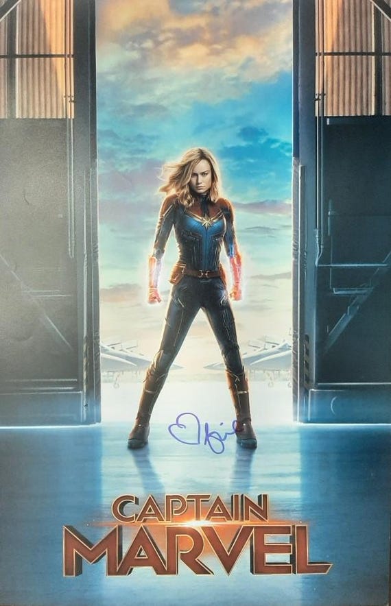 キャプテン・マーベル　ブリー・ラーソン 直筆サイン入り写真　保証書　ss ブリー・ラーソン『キャプテン・マーベル』直筆サイン入り11x17映画