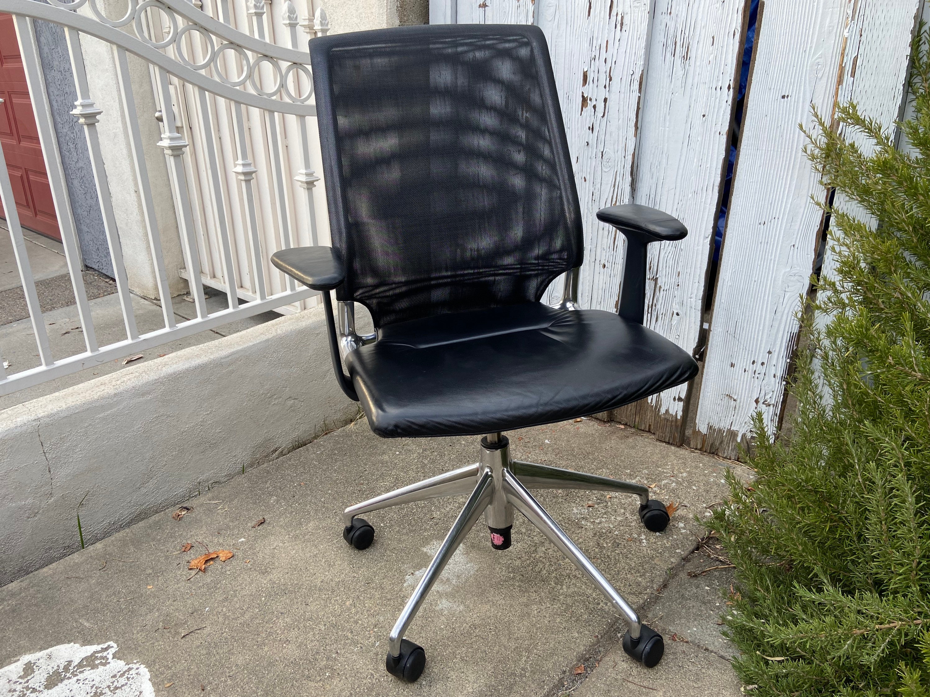 Vitra meda 2024 office chair