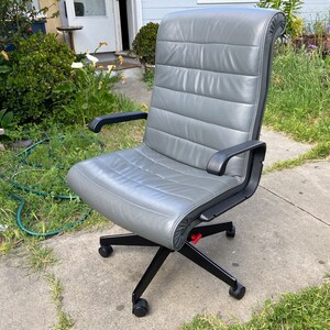 vintage Richard sapper knoll management grey leather chair image 6