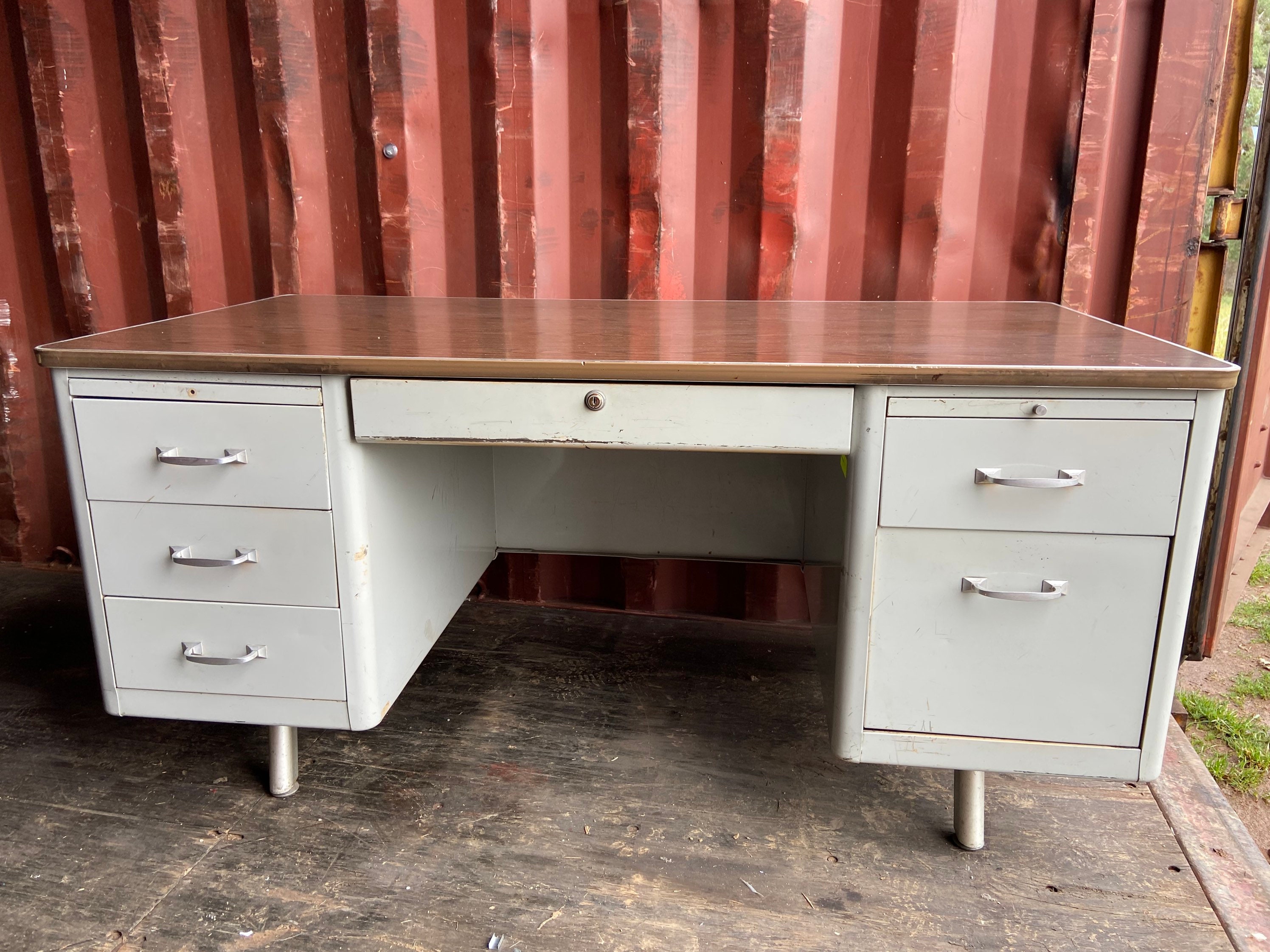 Metal on sale tanker desk