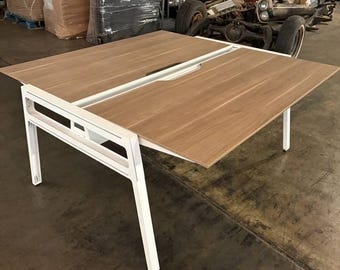 Steelcase Bivi Turnstone-bureau voor 2/4/6/8 Virginia-notenhouten blad en witte basis