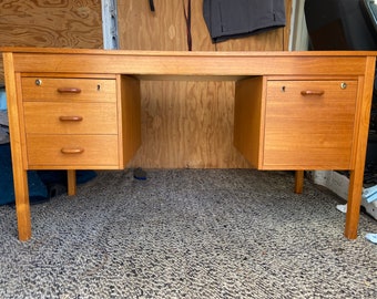 Vintage mid century modern domino mobler Danish teak desk