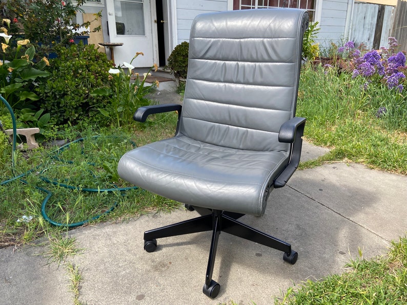 vintage Richard sapper knoll management grey leather chair image 4