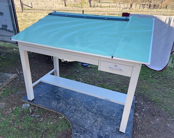 Planhold drafting table