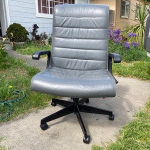 vintage Richard sapper knoll management grey leather chair image 1