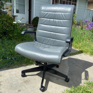 vintage Richard sapper knoll management grey leather chair image 2