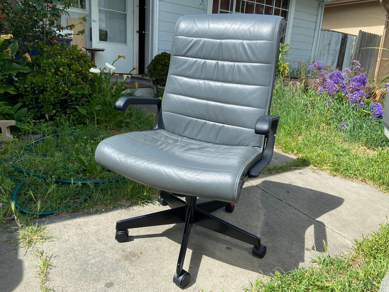 vintage Richard sapper knoll management grey leather chair image 2