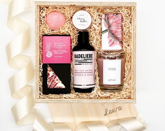 Personalisierte Geschenkbox mit Namen | Muttertagsgeschenk personalisiert | Relax Geschenkset personalisiert mit Name | Rose & Spa Box (M)