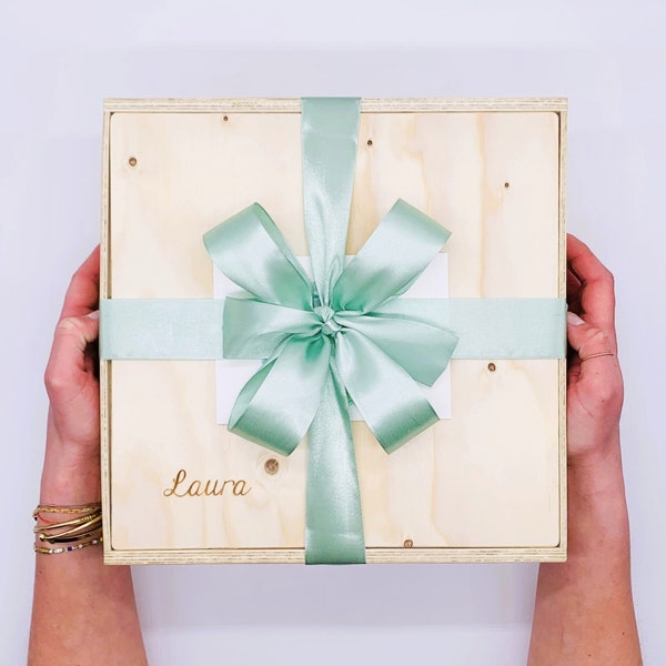 personalisierte Holzbox mit Name | nachhaltige Verpackung zum selbst befüllen | Erinnerungsbox mit Namen eingraviert | Holzkiste Quadrat XL