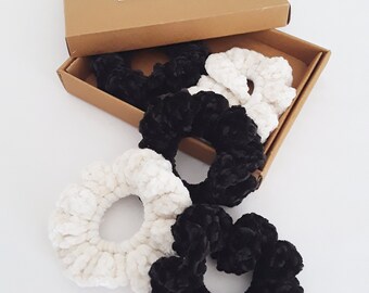 Knitted velvet scrunchie - Chouchou Budapest