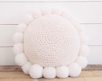 Round knitted cushion with white pompoms - Stockholm cushion