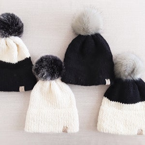 Knitted toque with imitation fur tassel - Tuque Belfast