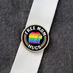 Free Mom Hugs 3.0 Lapel Pin