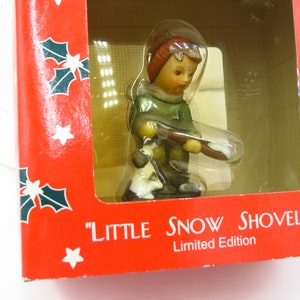 Holiday Classic &quot;Little Snow Shoveler&quot;  limited edition  Berta Hummel - Goebel 2000 - NIB