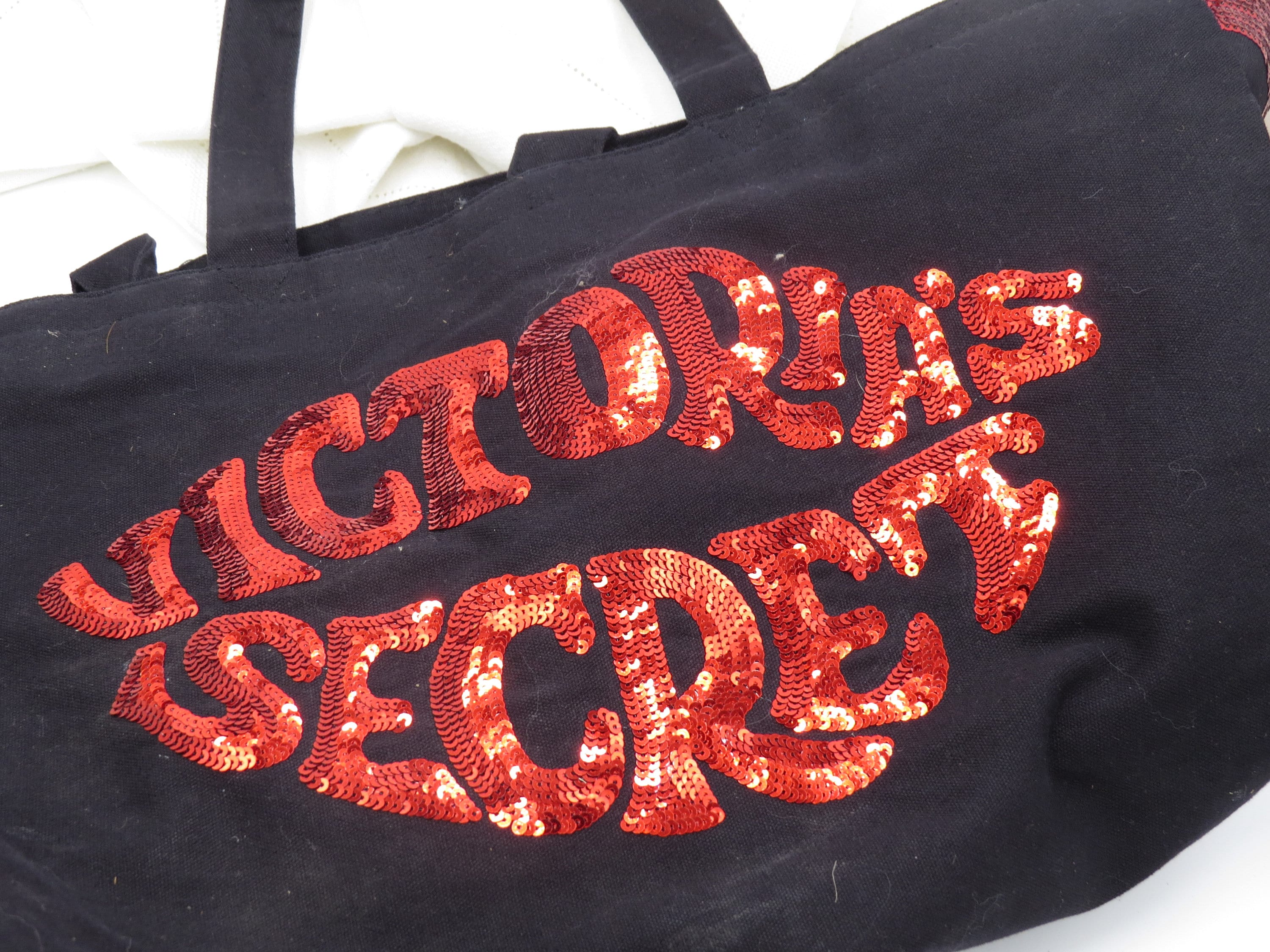  Victoria's Secret Limited Edition 2019 Large Red Floral Rose Tote  Bag : Clothing, Shoes & Jewelry