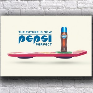 Cartel publicitario de cartulina de 12" x 18" con el mensaje "Regreso al futuro, parte 2" de Pepsi Perfect Hoverboard