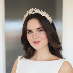 Diadema nupcial de hoja de laurel blanca, tocado de boda griego hecho a mano imagen 1