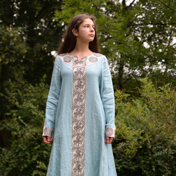 Mittelalter - Damenkleid aus reinem Leinen, hellblau