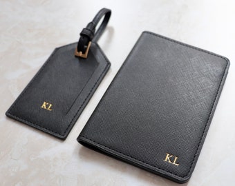 Personalisiertes schwarzes Leder-Reisepassetui und Gepäckanhänger, individuelle Reisepasshülle und Gepäckanhänger mit Initialen, Monogramm-Leder-Reiseset