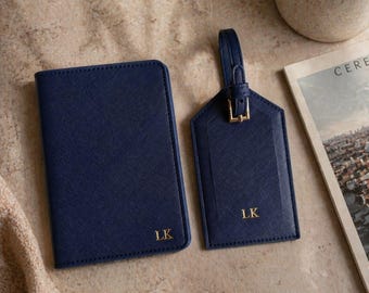 Ensemble de porte-passeport et étiquette à bagage bleus personnalisés, housse de passeport et étiquette à bagage en cuir personnalisées, housse de passeport à monogramme pour couples