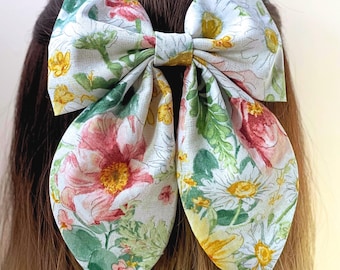Floral Daisy Bow Clip – Handmade Cottagecore Hair Accessory – Garden Barrette