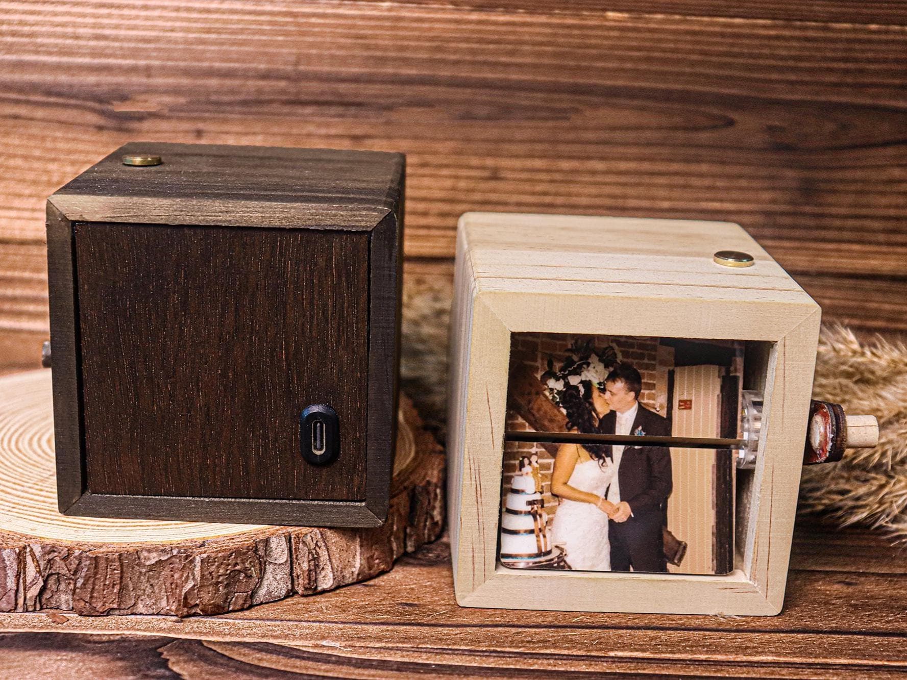 Custom Couple Flip Book Frame Animation Machine,Mechanical Hand Motion Photo Album,Custom Gift for Him,Her,Mother's Day Gift,Wedding Gift