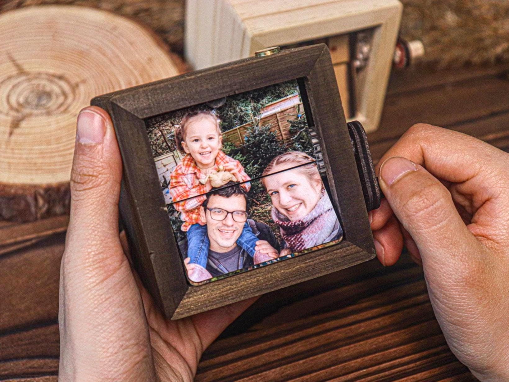 Custom Couple Flip Book Frame Animation Machine,Mechanical Hand Motion Photo Album,Custom Gift for Him,Her,Mother's Day Gift,Wedding Gift